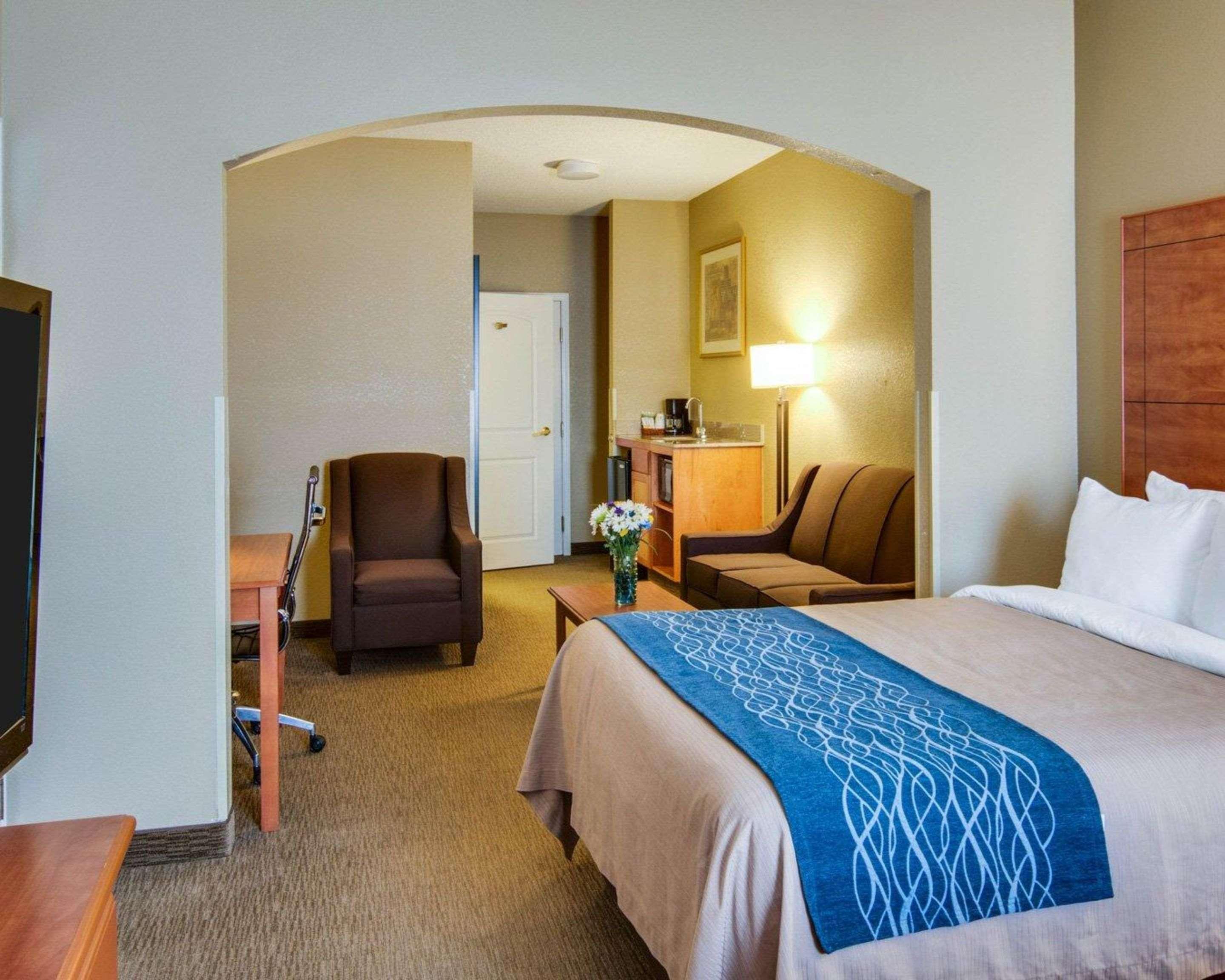 Comfort Inn & Suites El Dorado Exterior photo